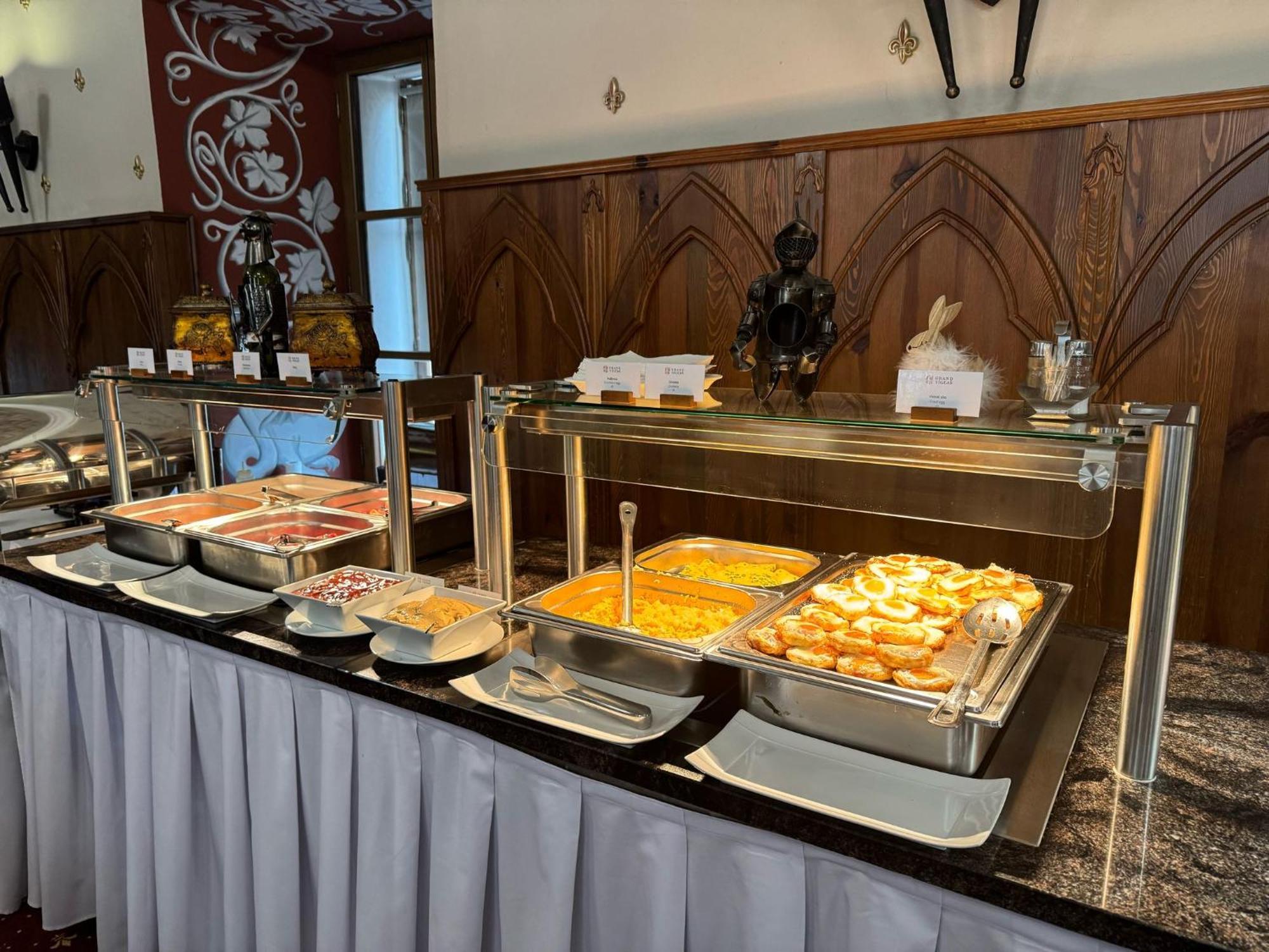 Hotel Grand Viglas Zvolen Bagian luar foto