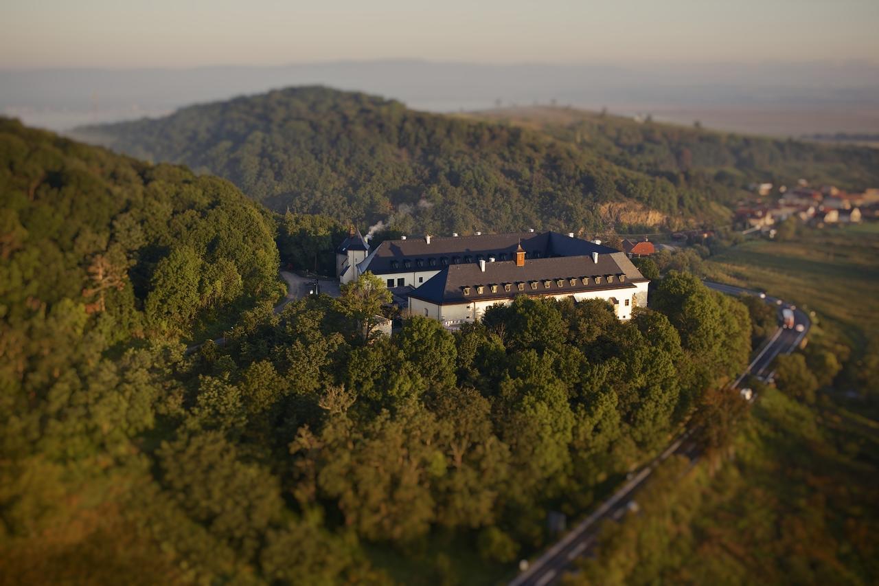 Hotel Grand Viglas Zvolen Bagian luar foto